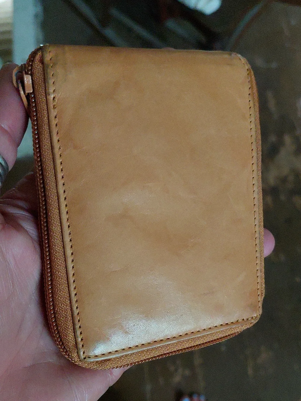 Vintage compact leather